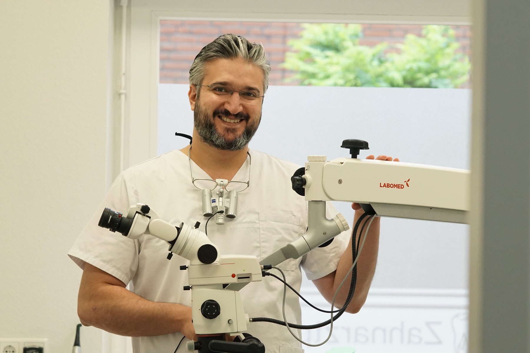 Chirurgie Zahnarzt M.Sc. Maythem Al Fartousi in Karlsruhe