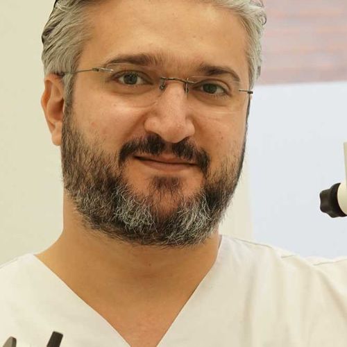 Zahnarzt Maythem Al-Fartousi
